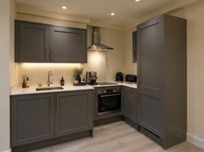 Private kitchen - Opulenti Mayfair 1BR Residence (London)