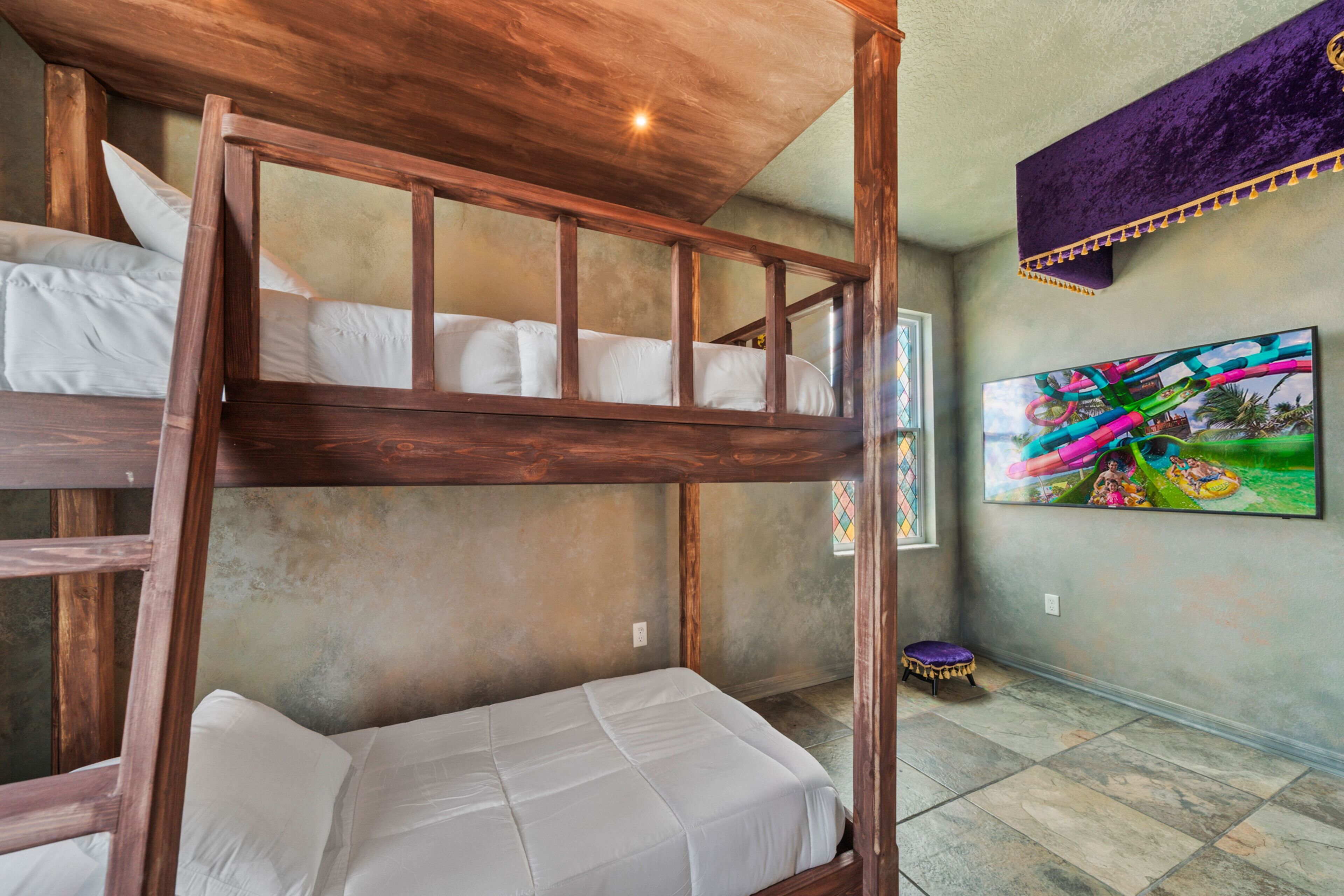 13 habitaciones, tabla de planchar con plancha y cuna de viaje 