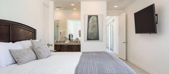Avantstay Polo Villa Halo Pickleball, Putting Green Sleeps 28
