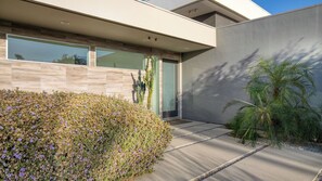 Interior - Avantstay Polo Villa Halo Pickleball, Putting Green Sleeps 28 (La Quinta)
