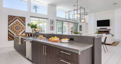 Avantstay Polo Villa Halo Pickleball, Putting Green Sleeps 28