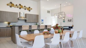 Interior - Avantstay Polo Villa Halo Pickleball, Putting Green Sleeps 28 (La Quinta)