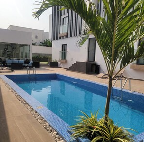 Pool - Modern East Legon Studio with Private Balcony - Accra (Accra)