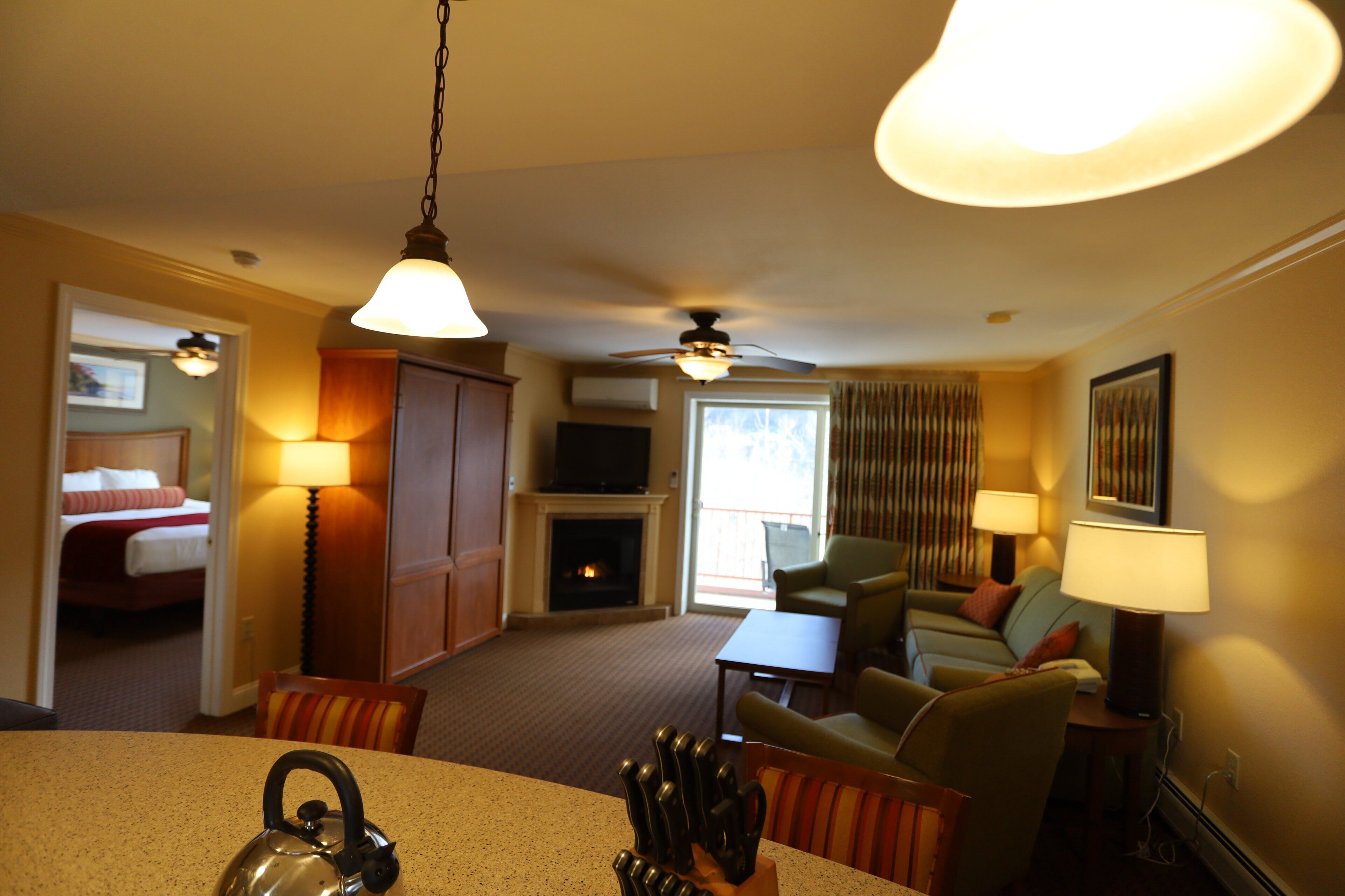 TV, fireplace