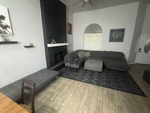 Smart TV - Charming 3-bedroom house with AC in El Paso (El Paso)