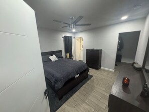 2 bedrooms, iron/ironing board, free WiFi, bed sheets - Charming 3-bedroom house with AC in El Paso (El Paso)