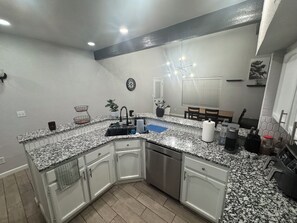 Paper towels - Charming 3-bedroom house with AC in El Paso (El Paso)