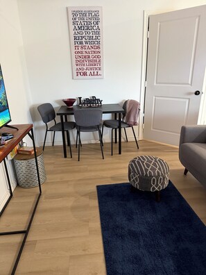 Living area - Cozy 1-bedroom apartment in serene Gatesville (Gatesville)