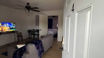 1 chambre, fer et planche à repasser, Wi-Fi, draps fournis