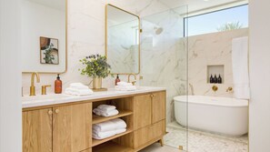 Interior - Polo Villas Bella 2 Homes Putting Green, Bocce Ball Sleeps 32 (La Quinta)