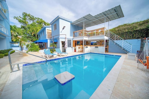CDC 2 Studio With Bar, Walkable to Beach & Fun