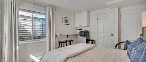 1 bedroom, desk, free WiFi, bed sheets
