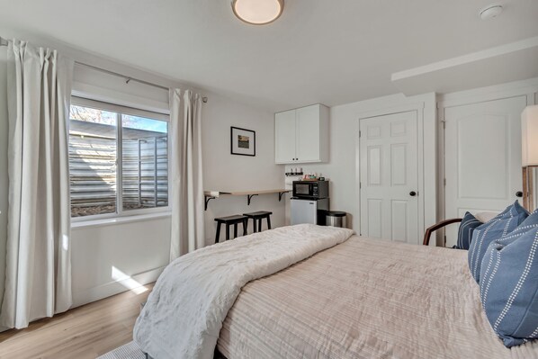 1 habitación, escritorio, wifi gratis y ropa de cama