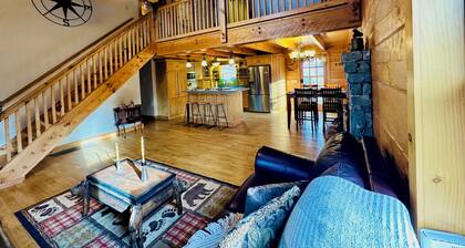 Mountain Top Cabin - Cozy and Quaint