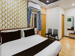 1 bedroom - Super Deluxe Roomkrishna Hotel (Hyderabad)