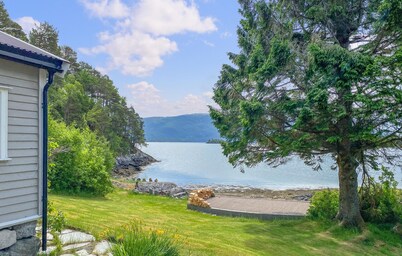 Gorgeous home in øydegard with harbor view