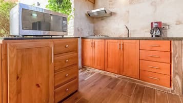 Room, 1 Bedroom, Smoking | Private kitchen
