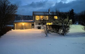 Exterior - Beach front home in Engeløya with house a panoramic view (Engeløya)
