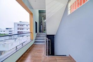 House | Balcony - Deluxe RSL Guest House (Guntur)