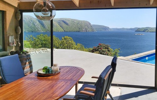 Lovely home in Farsund