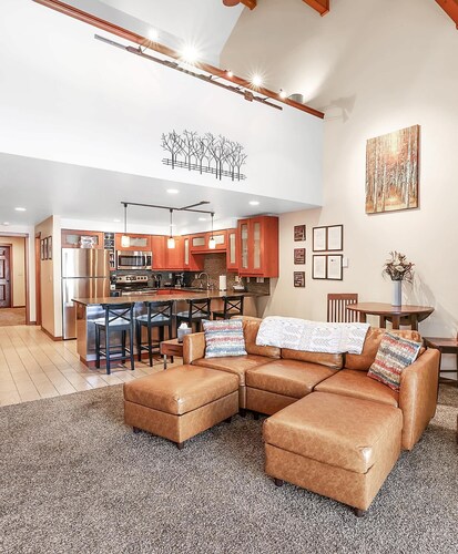 Sunny McCall Getaway Sleeps 8, Pool & Walk To Lake
