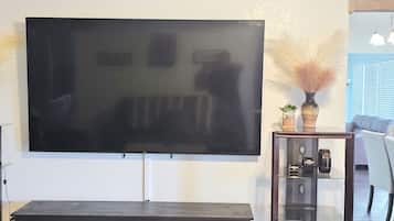 Smart TV, chimenea, monitor de computadora