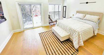 Luxury Premium 4BR Home | Free Parking | Near Downtown Toronto