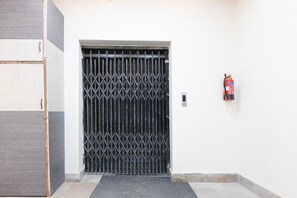 Interior - Deluxecollection O Joka Industrial Plaza (Alipur)