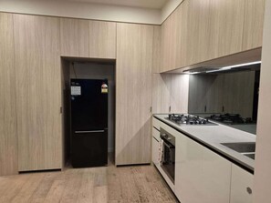 Private kitchen - The Park Life – West End 2 Bed Retreat (Brisbane)