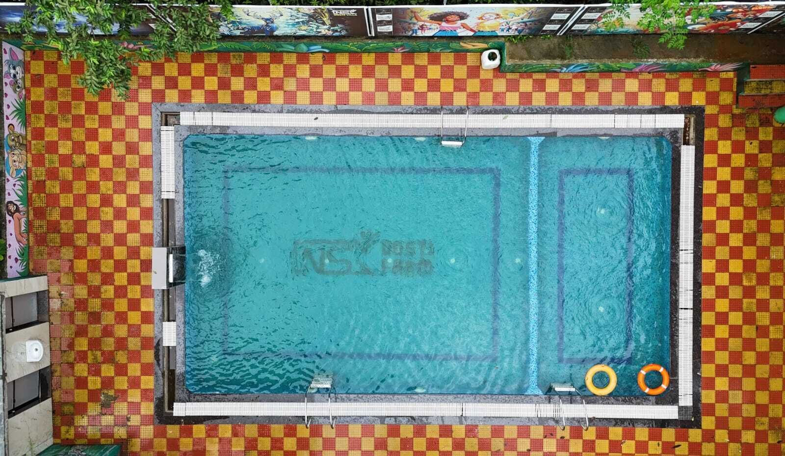 室外游泳池