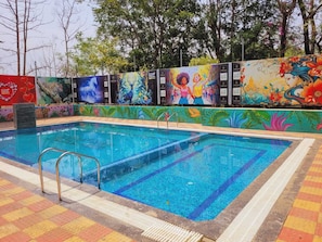 Outdoor pool - NS Dosti Villa By Glitz (Karjat)