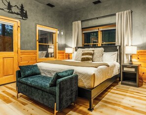 1 bedroom, iron/ironing board, free WiFi, bed sheets - Couples Escape-Sauna-Theater-Hot Tub-Firepit-Views (Sevierville)