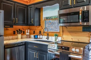 Fridge, microwave, oven, stovetop - Couples Escape-Sauna-Theater-Hot Tub-Firepit-Views (Sevierville)