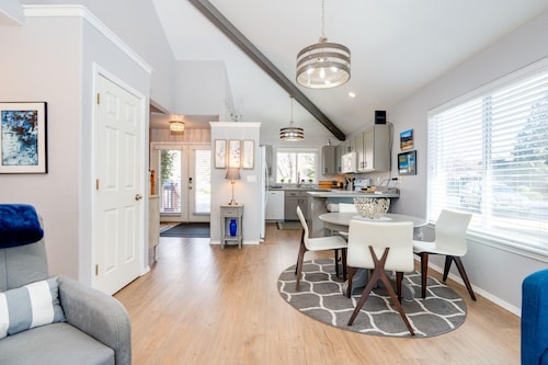 Elegant Fairway Frontage Retreat-Eagle Crest Resort 3BD 2.5BA Centrally Located