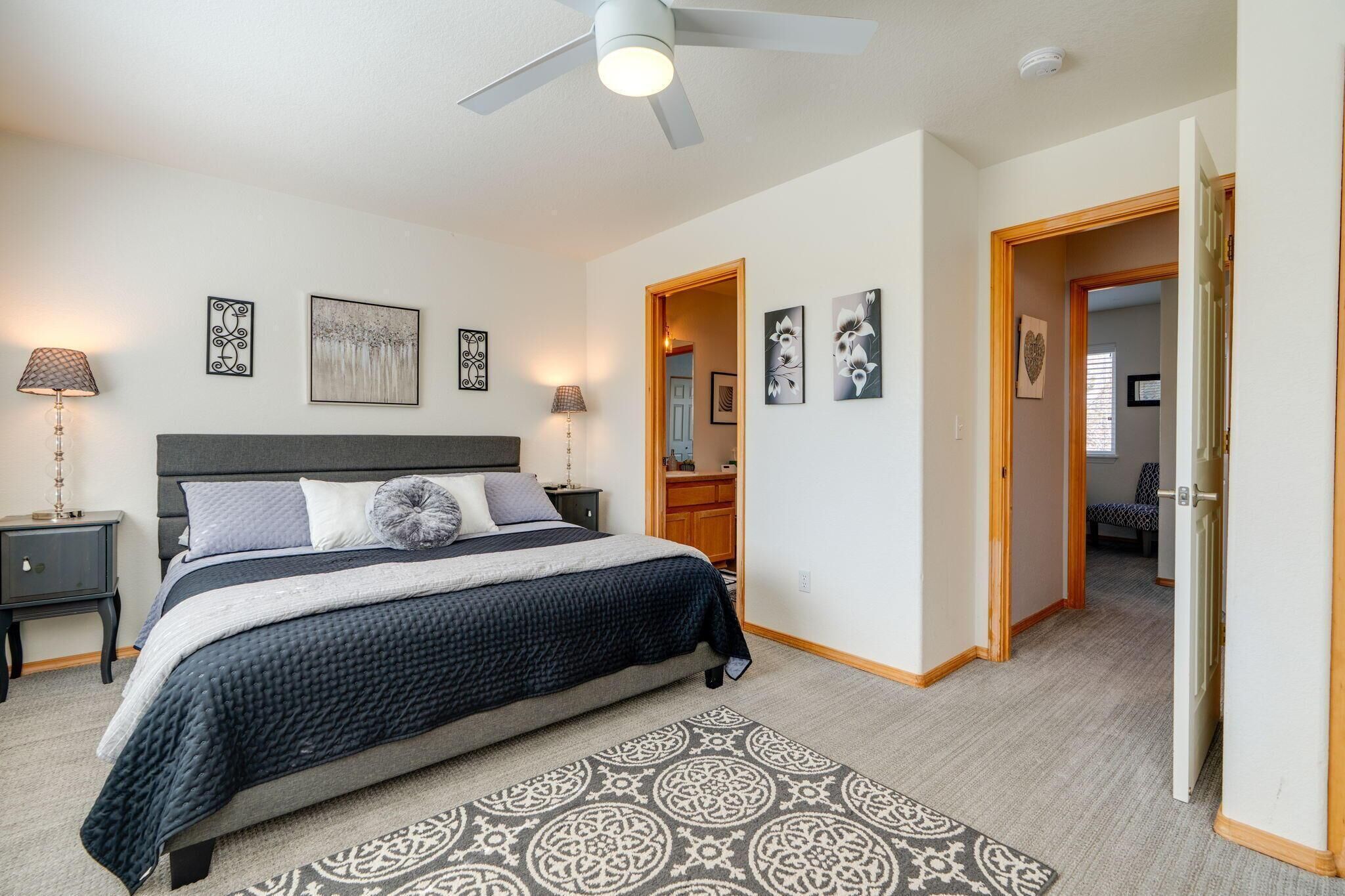 Elegant Fairway Frontage Retreat-eagle Crest Resort 3bd 2.5ba Centrally Located - Redmond, OR