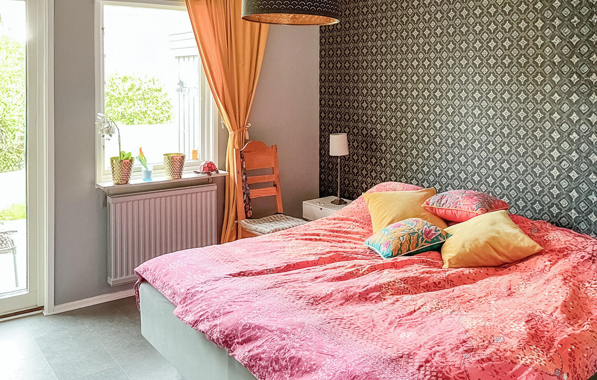 5 bedrooms, travel crib, free WiFi