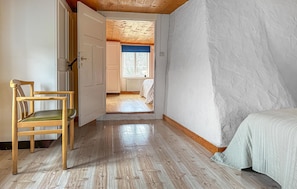 3 makuuhuonetta, vauvan matkasänky, internet