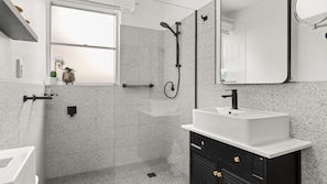 Shower - Villino Verde - Chic European style retreat (Elwood)