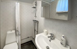 Shower - 1 bedroom cozy home in Oskarshamn (Oskarshamn)