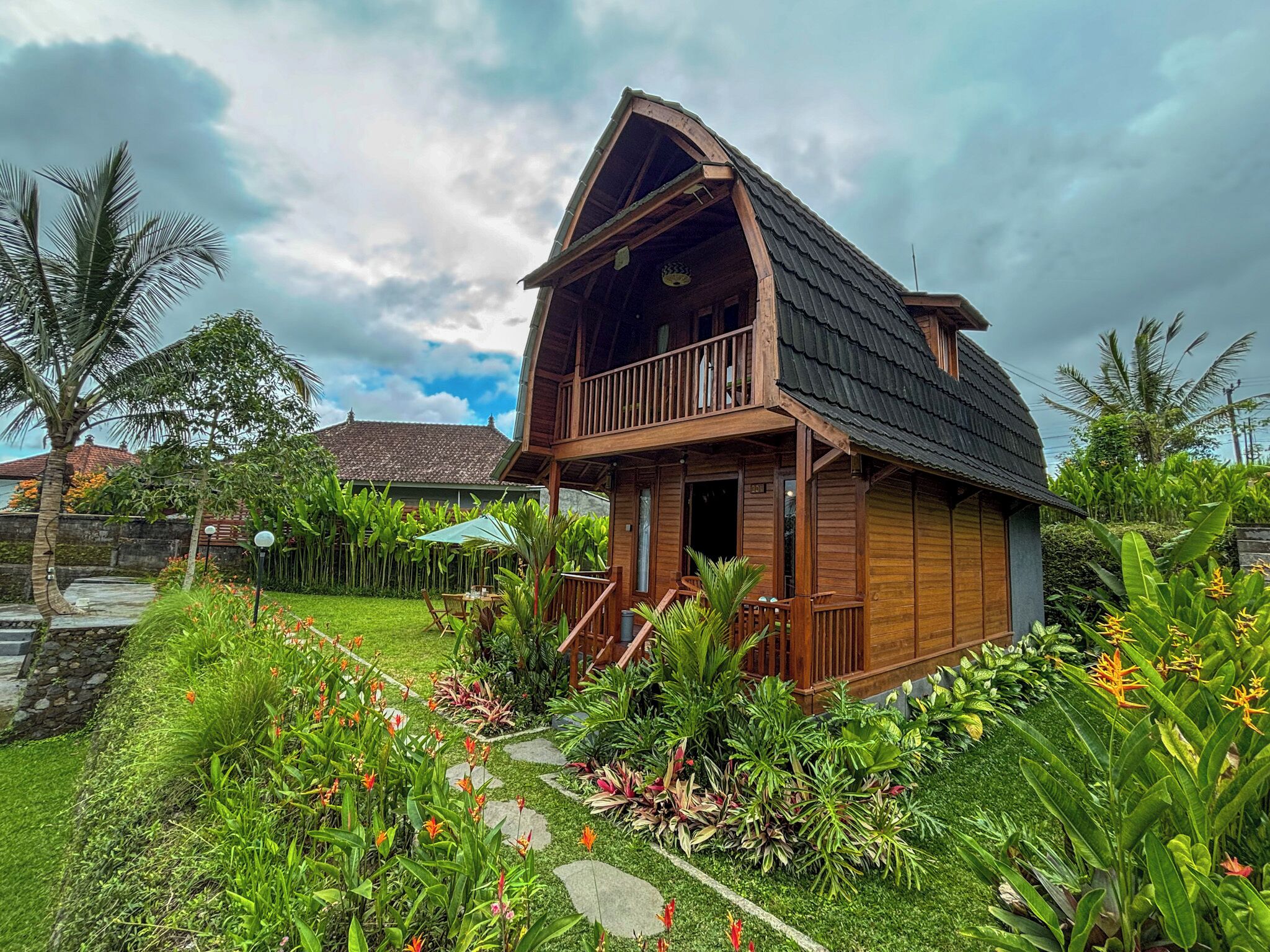 Family Cottage, Balcony, Garden View | Bahagian luar