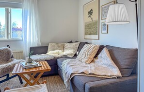 TV - 2 bedroom lovely home in Gotlands Tofta (Gotlands Tofta)