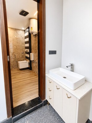 Shower, bidet, towels, soap