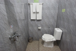 Doppia Executive | Bagno | Doccia, asciugamani, sapone, shampoo
