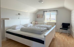 3 bedrooms, travel crib, free WiFi