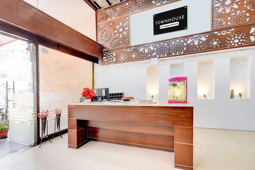 Deluxe Townhouse Narayanaguda Metro