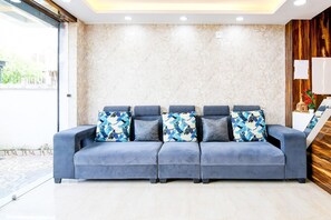 Reception - Deluxe Rosedale Reliance Guest House (Barasat)