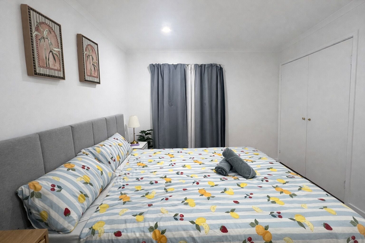 1 dormitorio, tabla de planchar con plancha, wifi y ropa de cama