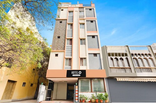 Deluxe Hotel O Guntur