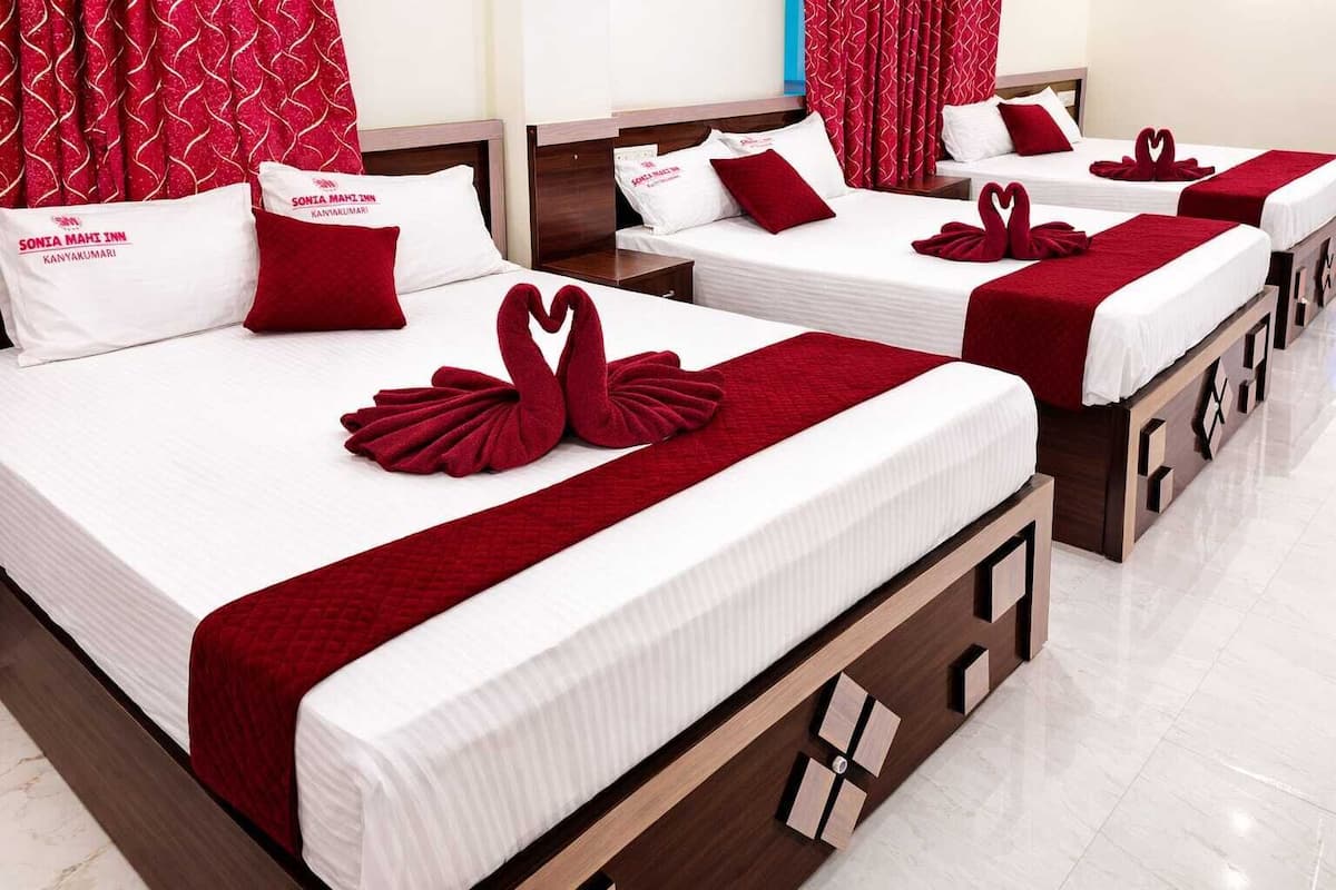 Habitación familiar | Sábanas de algodón egipcio, ropa de cama de alta calidad y escritorio