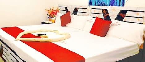 Quadruple Room | Egyptian cotton sheets, premium bedding, desk, free WiFi